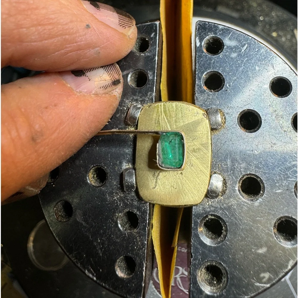 E.DeHaven 18k Emerald & Diamonds ring - Picture 4 of 16
